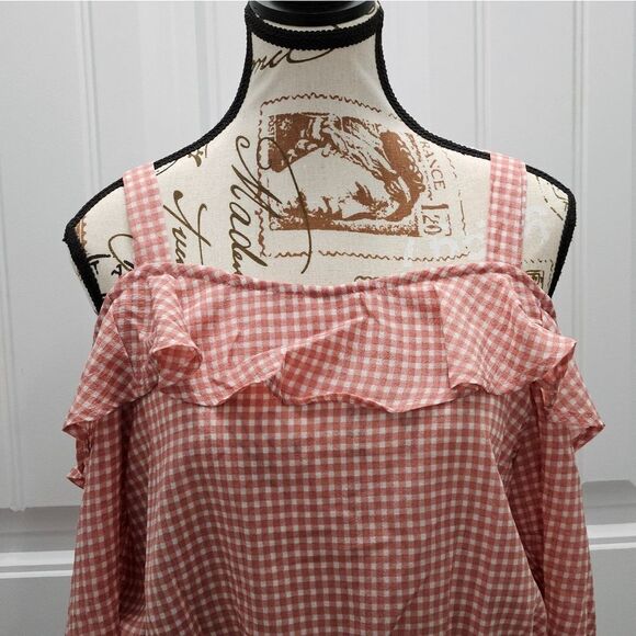 🌷Hayden, Adorable, Cropped, off the Shoulder top. Size L, NWT - Picture 2 of 7